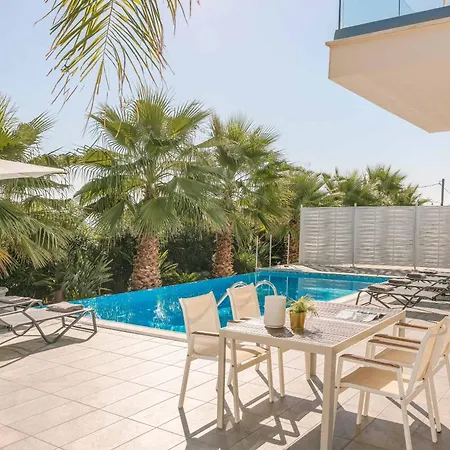 Starfish Skala Villa